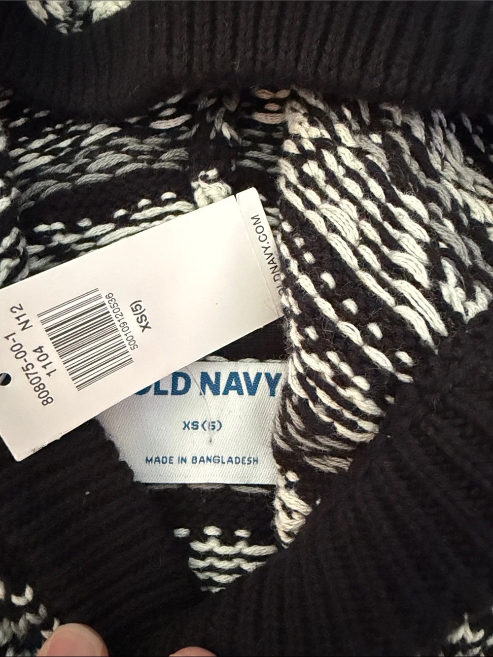 Old Navy boys’ hooded holiday sweater, black and white, size XS 5 NWT!